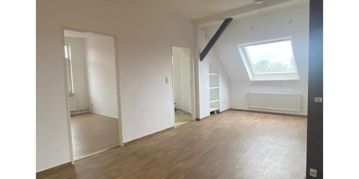 Dachgeschoßwohnung Emden Tholenswehr - 4 Zimmer, 91 m&sup2;, 750&euro; | Angebot:26662507